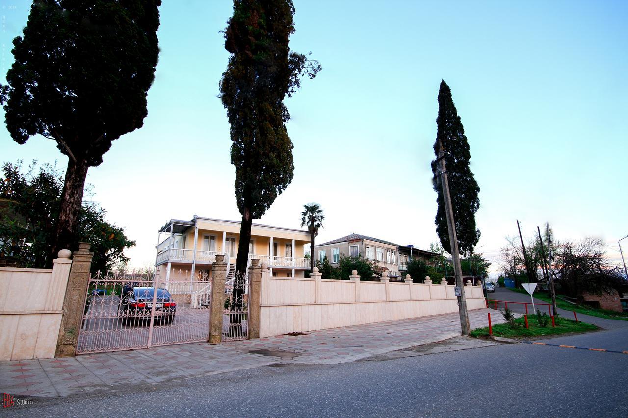 Green Garden Guest House Tsqaltubo Exterior photo